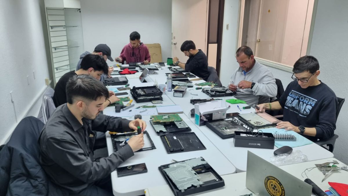 Técnico en reparación de consolas de Videojuegos