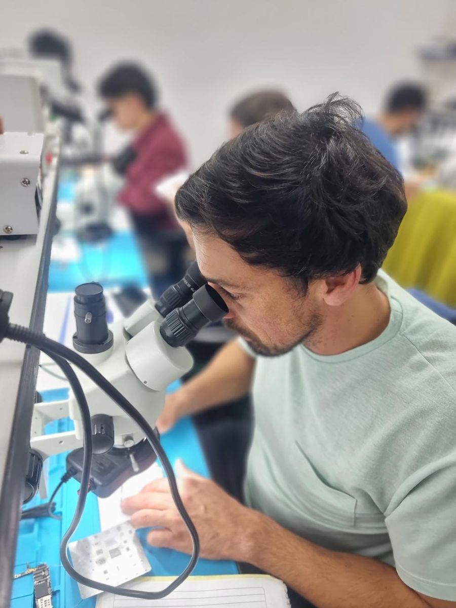 Técnico en Electrónica y Microsoldadura
